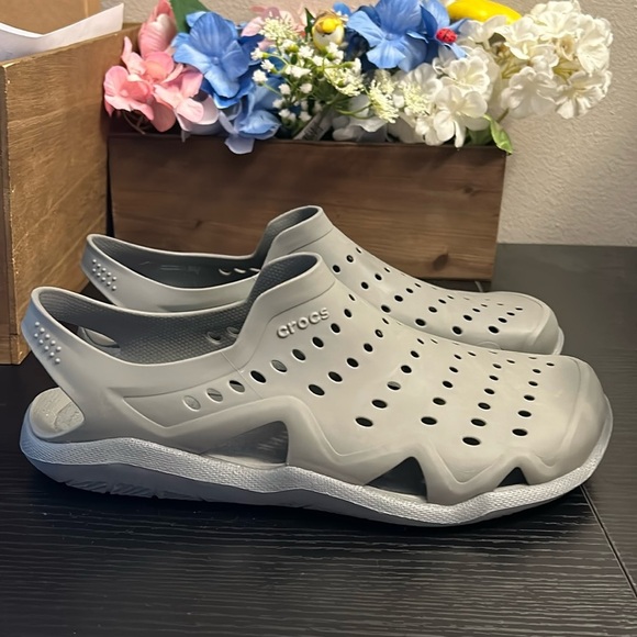 New Crocs gray size 9 - Picture 1 of 3
